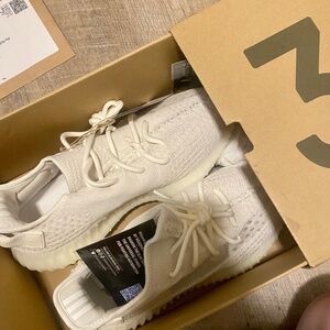 Brand new Yeezy Boost 350 v2 size 8 1/2